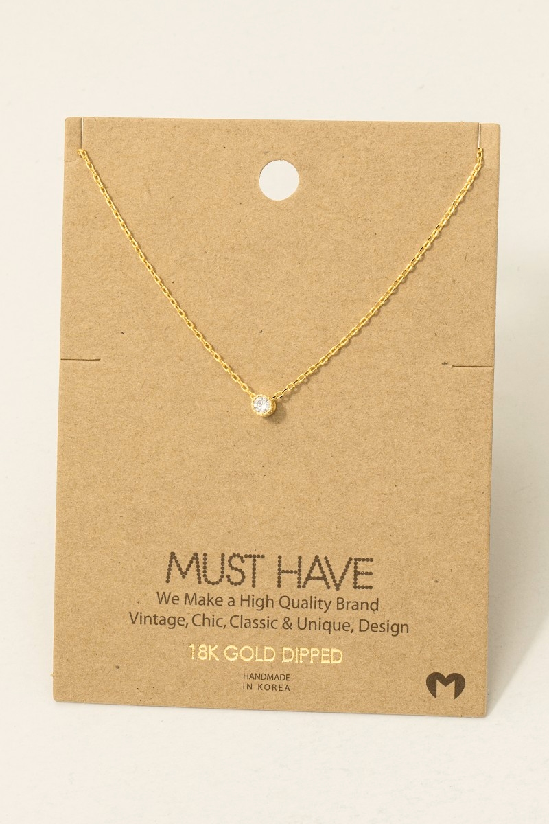 What type of pendant does the necklace feature?