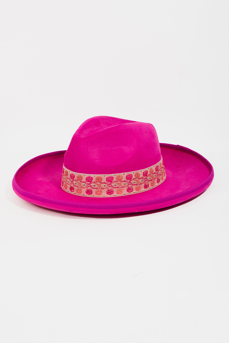 What style does the hat feature?