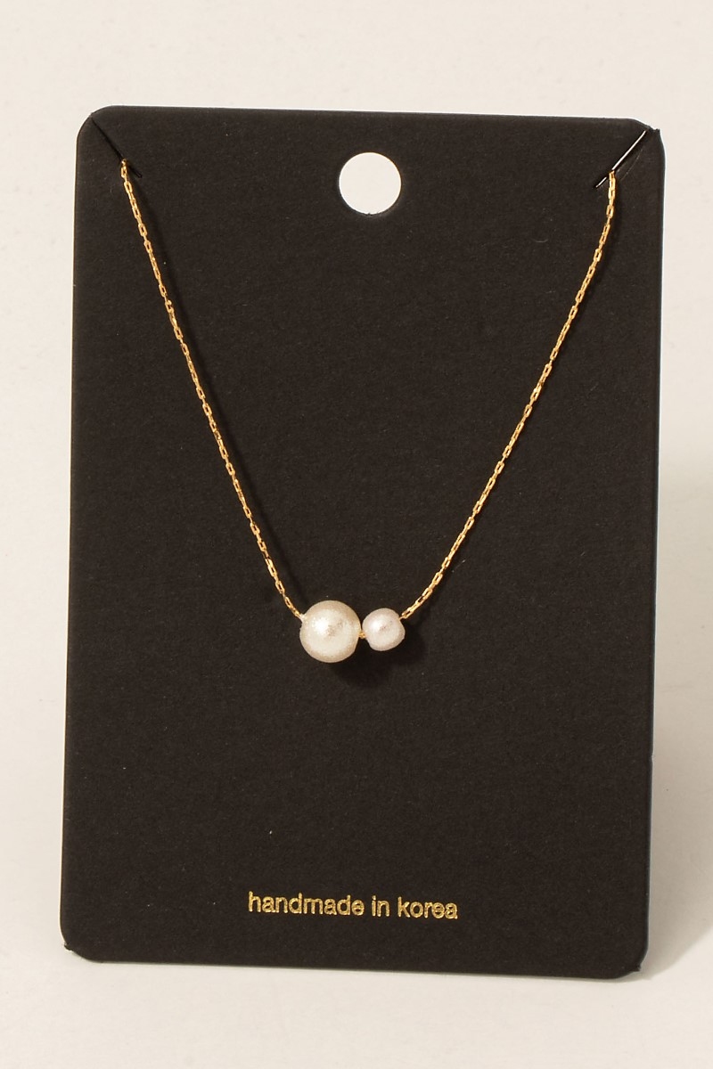 What style does this necklace feature?