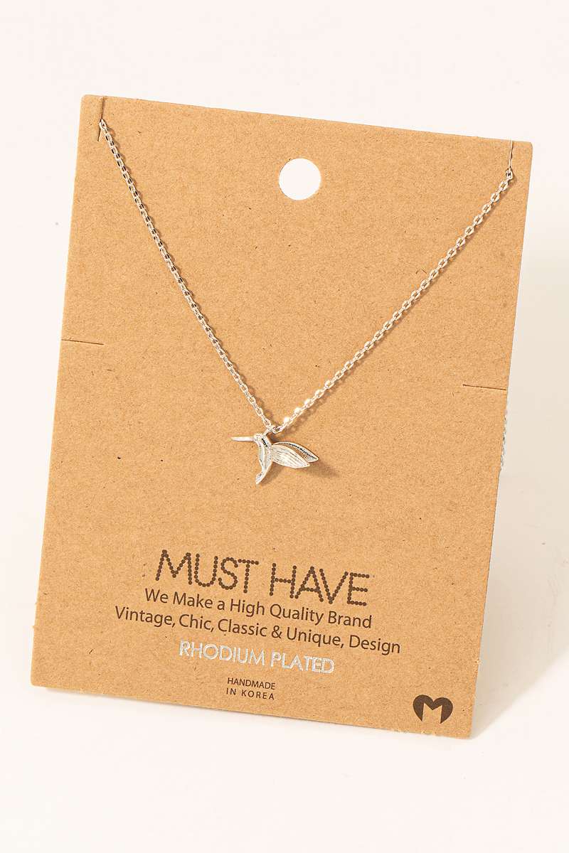 What style does the pendant feature?