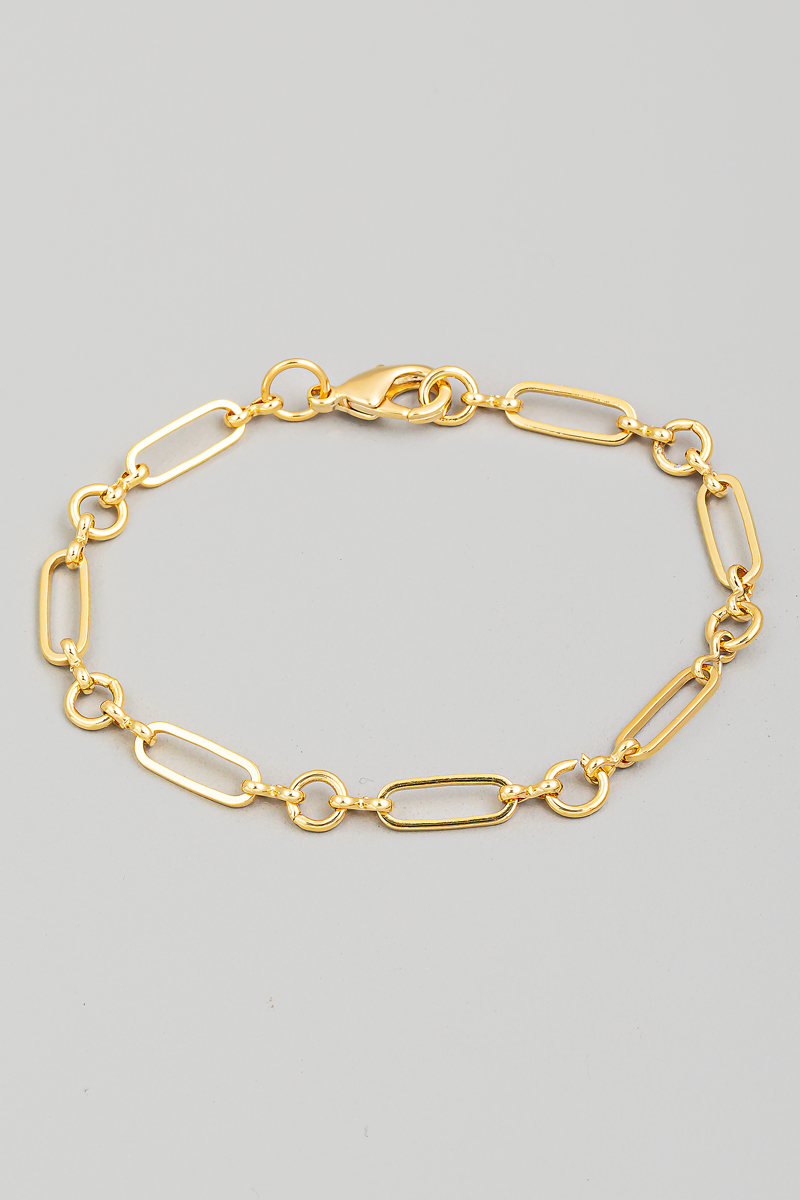 What style is the bracelet designed in?