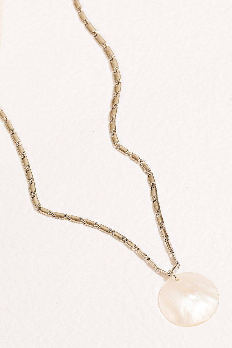 What does the Mother of Pearl necklace mean?
