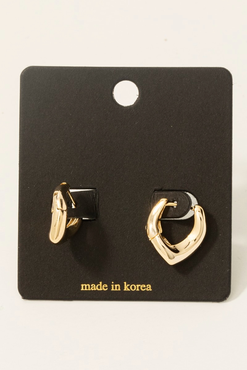 How to open a hinged hoop earring?